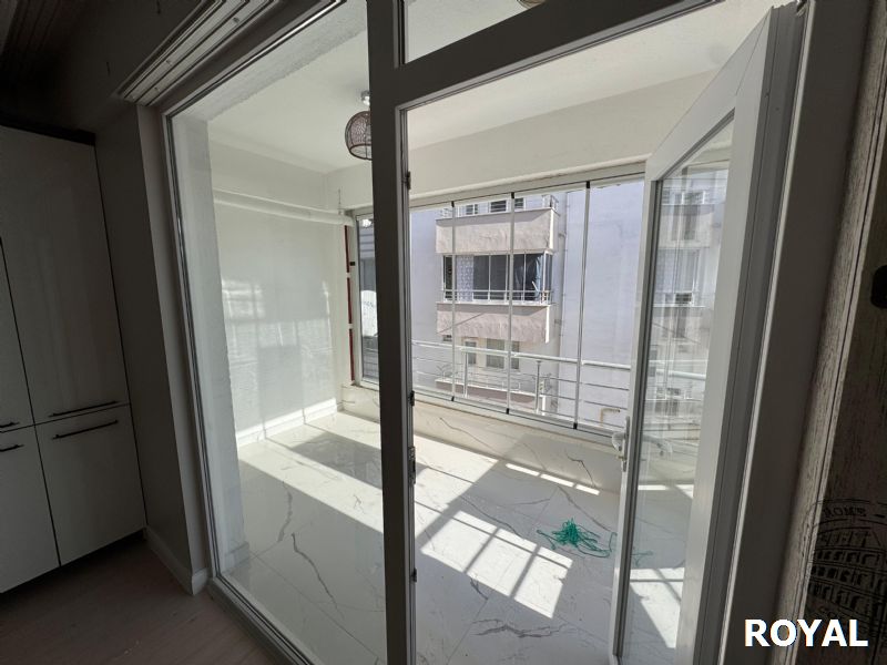 ROYAL'DEN YEMENOĞLUNDA 3 CEPHELİ, CAM BALKONLU, ARAKAT 3+1 LÜKS DAİRE